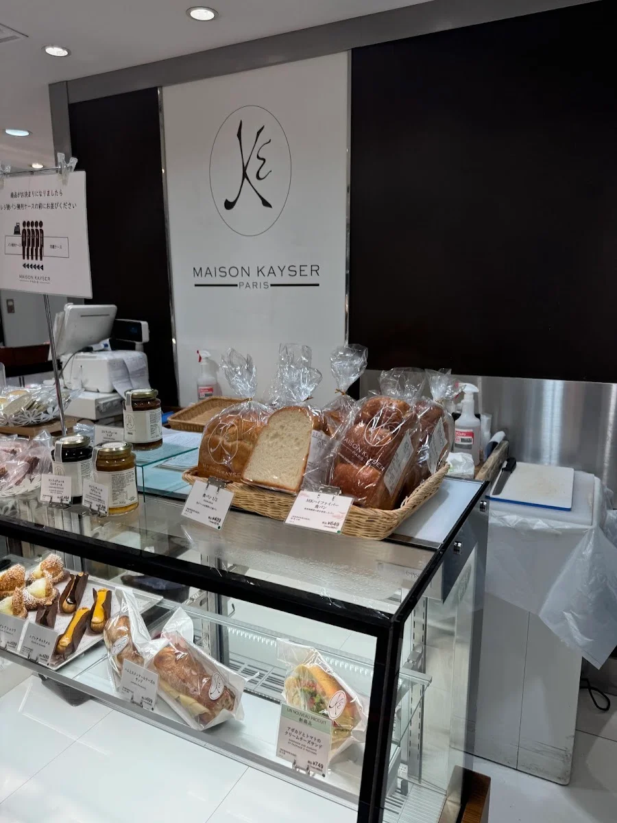 メゾンカイザー大丸東京店 · 5
