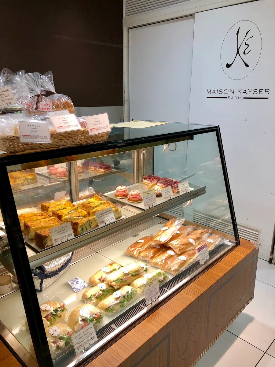 メゾンカイザー大丸東京店 · 4